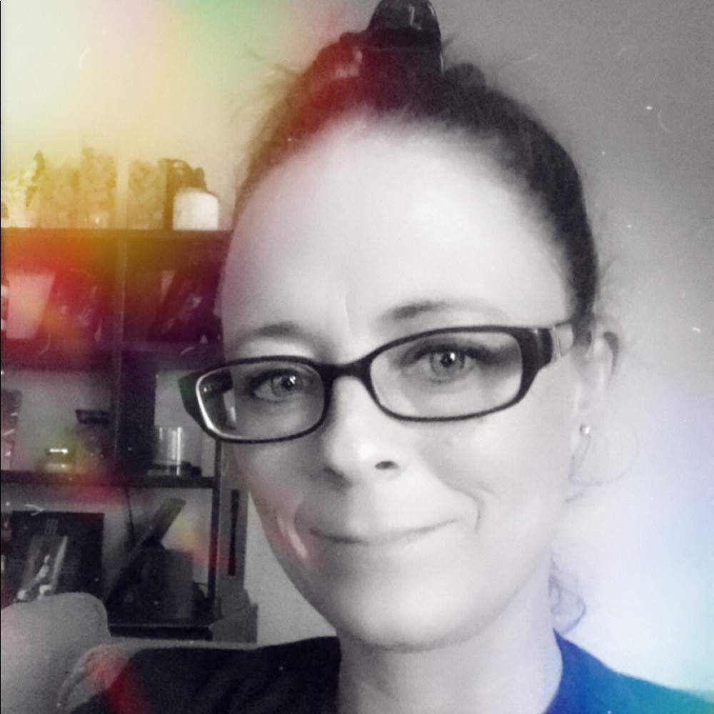 Meet your Posher, Hollie